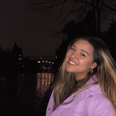 Profile Picture of Val (@ValerieThomas17) on Twitter