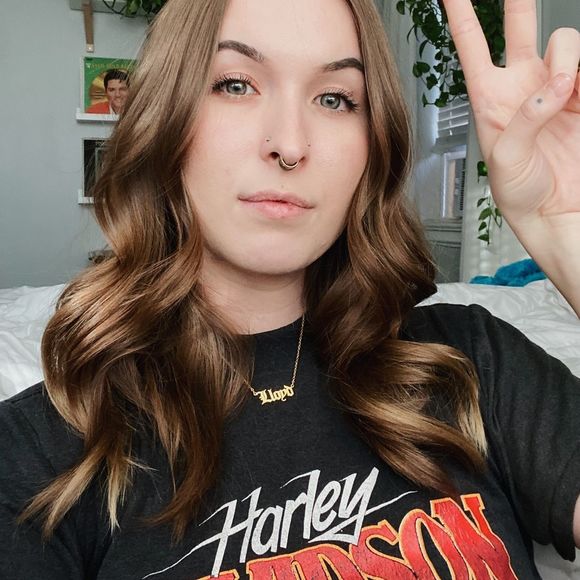 Profile Picture of Alexandra Tretter (@alleyzandra) on Poshmark