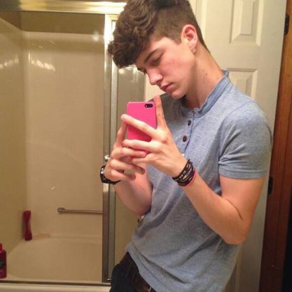 Profile Picture of Blake Steger (@woahitsblake) on Poshmark