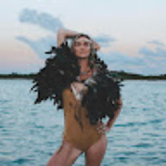 Profile Picture of Danielle Pitcher (@daniellepitc769) on Poshmark