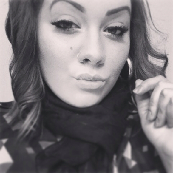 Profile Picture of Tedi Afflitto (@tedimariex3) on Poshmark