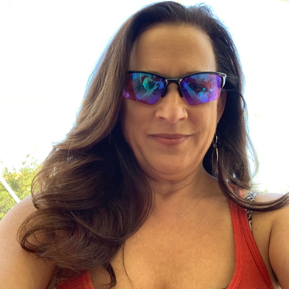 Profile Picture of Nancy James (@luxpro) on Poshmark