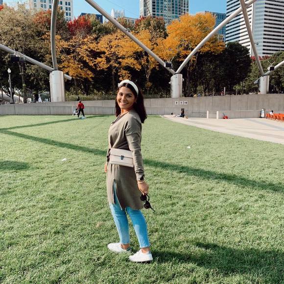 Profile Picture of Amanda Botros (@amandabotros) on Poshmark