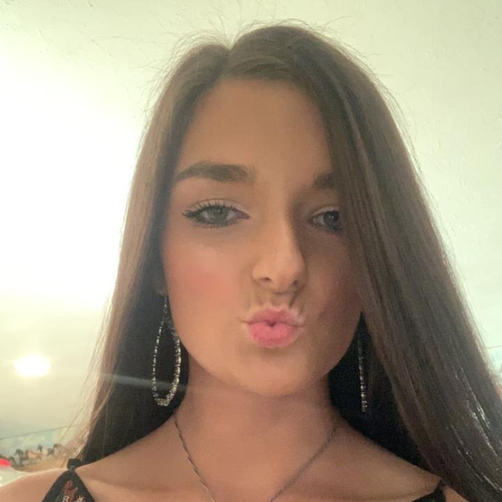 Profile Picture of Anna Cloutier (@annacloutier) on Tiktok