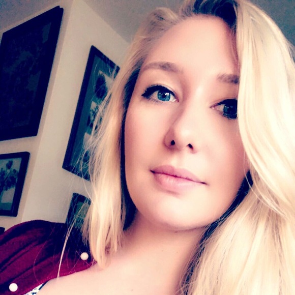 Profile Picture of Cassandra Dugger (@kiwi6512) on Poshmark
