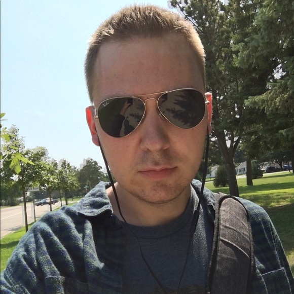 Profile Picture of Andrew Berglund (@andrewberglund) on Poshmark
