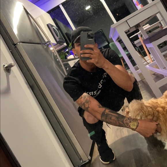 Profile Picture of Christopher Goodly (@c_goodly) on Poshmark