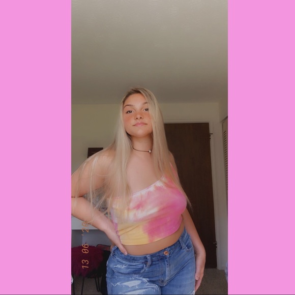 Profile Picture of Kalyee Hrusovski (@_kk_marie_) on Poshmark