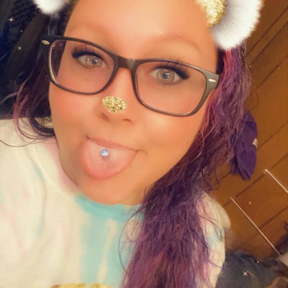 Profile Picture of Kaylene Keckler (@kaylenekeckler) on Poshmark