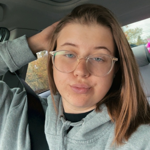 Profile Picture of Skylar Richardson (@skylarrichar573) on Poshmark
