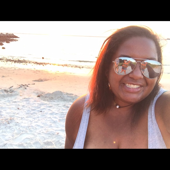 Profile Picture of Chelsea Stroops (@chelskath) on Poshmark