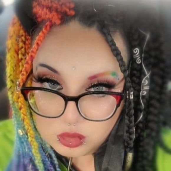 Profile Picture of Stacia Lanpher (@stacialanpher) on Poshmark