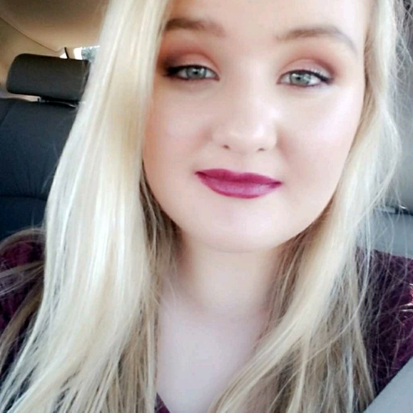 Profile Picture of Meredith Gordon (@mere11di) on Poshmark