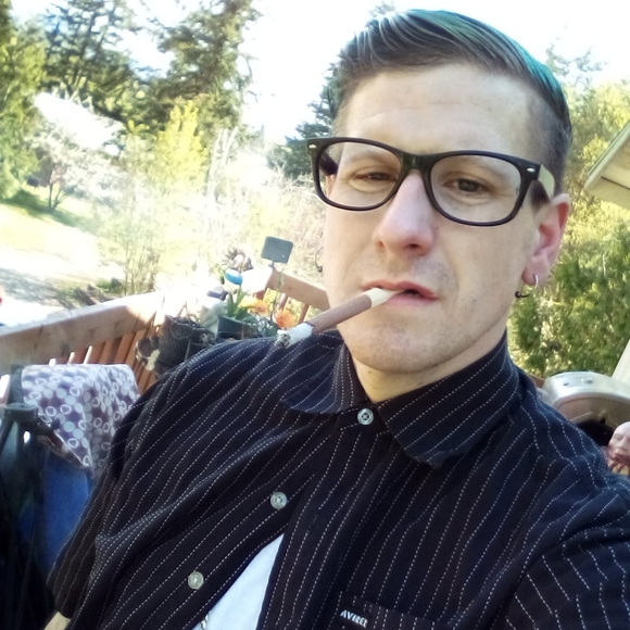 Profile Picture of Jeffy Bovenkamp (@badomen1313666) on Poshmark