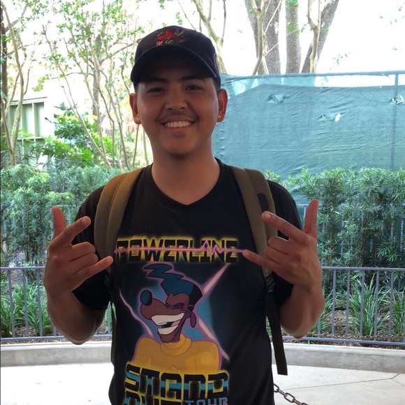 Profile Picture of Geo Lumaban (@geyoo) on Poshmark