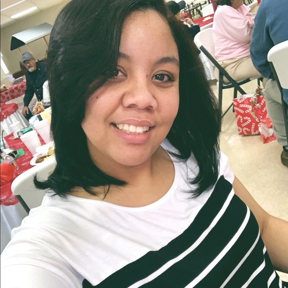 Alexia Mattress - Poshmark Profile Picture of Alexia Mattress (@alexiamattress) on Poshmark