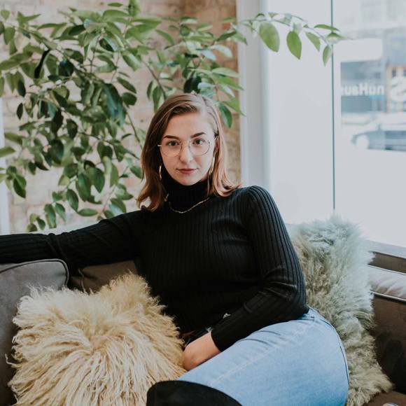 Profile Picture of Gwenyth Sword (@gsword) on Poshmark