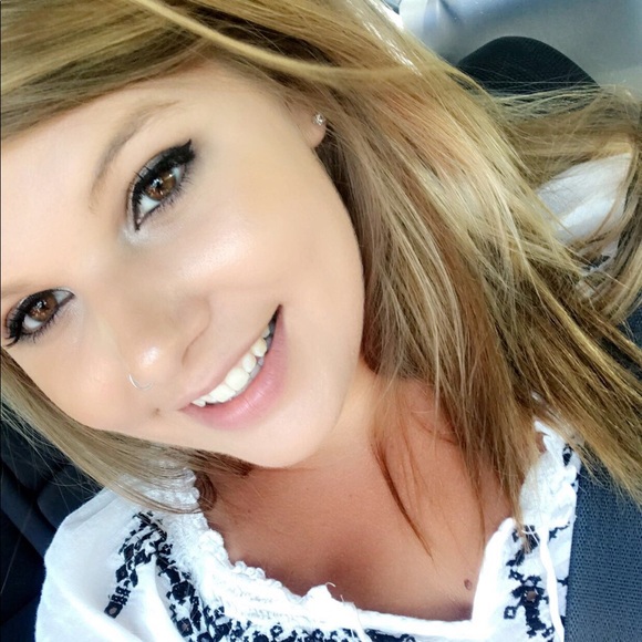 Profile Picture of Kailey jo Capron (@kaykayy8463) on Poshmark