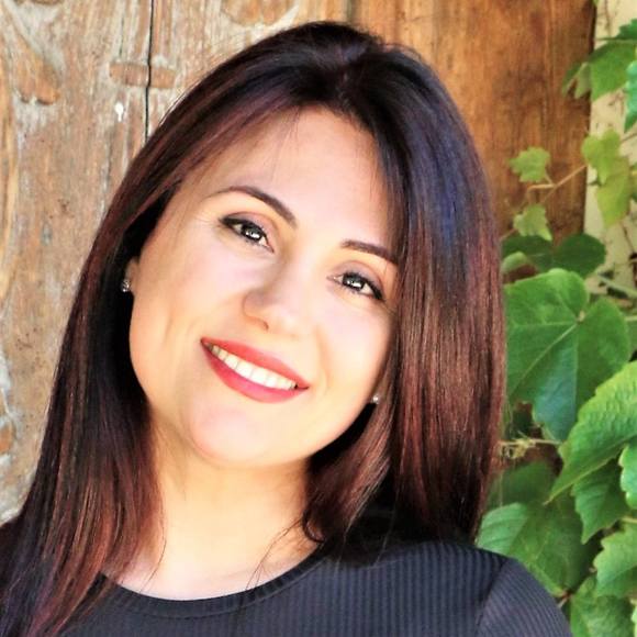 Profile Picture of Shiva Jafarzadeh (@farshiva) on Poshmark