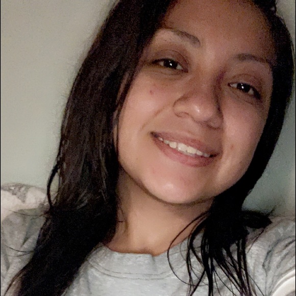 Profile Picture of Clarisa Gonzalez (@gconza9216) on Poshmark