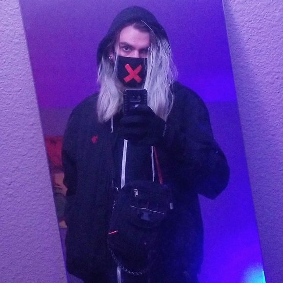 Profile Picture of Nathan Malone (@nathan_malone) on Poshmark