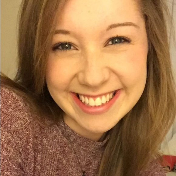 Profile Picture of Mooney Karis (@karismooney) on Poshmark