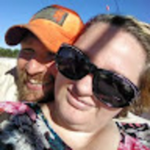 Profile Picture of Amanda & chris Pueschel (@apueschel2010) on Poshmark