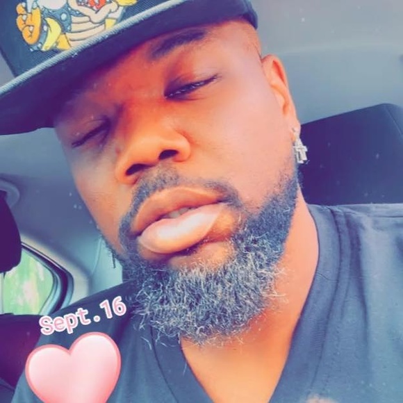 Profile Picture of Max Ellis (@maxellis73) on Poshmark