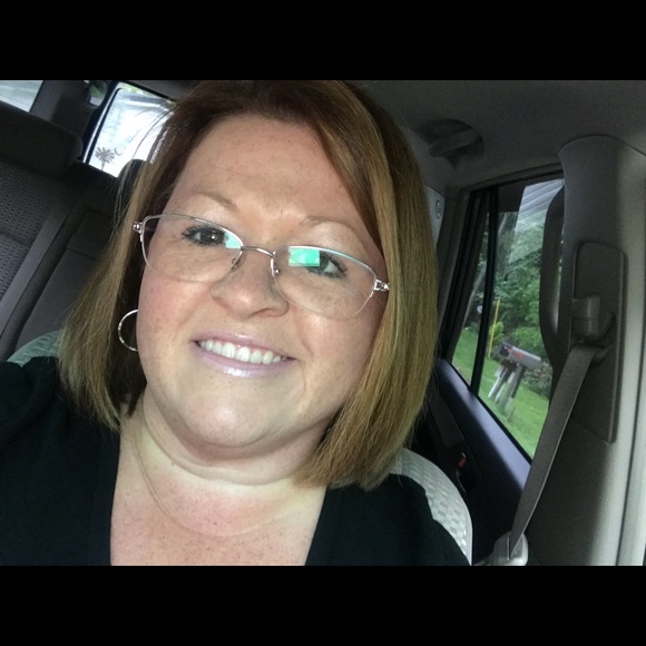 Profile Picture of Loretta Mckenzie (@lorlovely) on Poshmark
