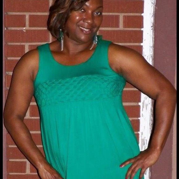 Profile Picture of Davena Groomes (@davena73) on Poshmark