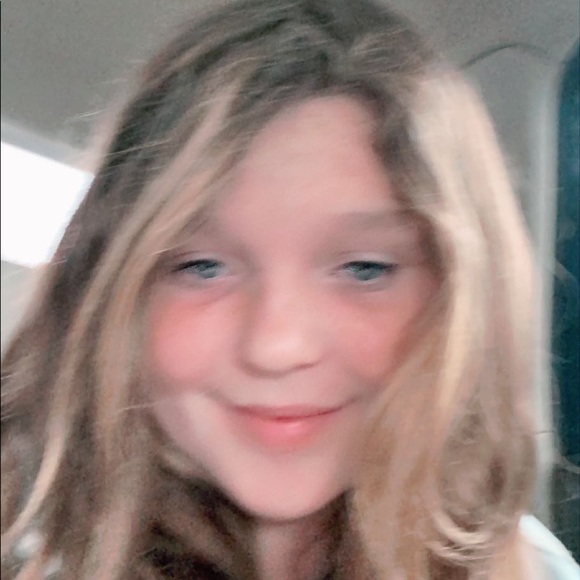 Profile Picture of Amia Hughes (@amia_hughes) on Poshmark