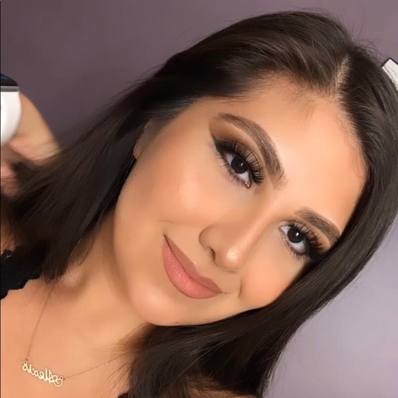 Profile Picture of Connie Barron (@conniekent) on Poshmark