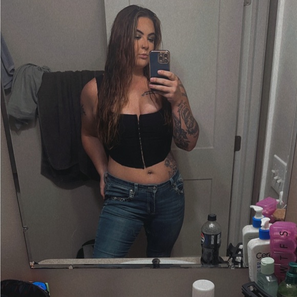 Profile Picture of Kendra Peggs (@kendralynn826) on Poshmark