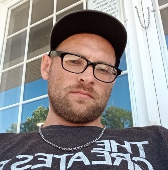 Profile Picture of Thomas Persinger (@19thomas91) on Poshmark