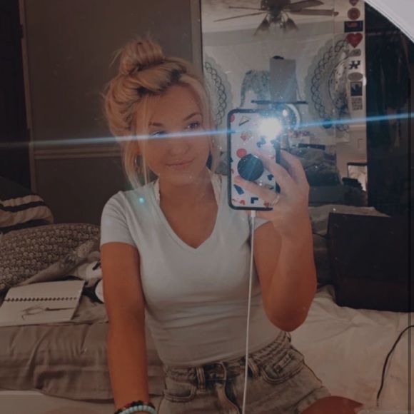 Profile Picture of Brianna Todd (@todbri9339) on Poshmark