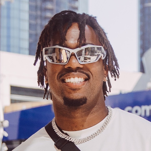 Profile Picture of Justin Keys (@keysthelegend) on Poshmark