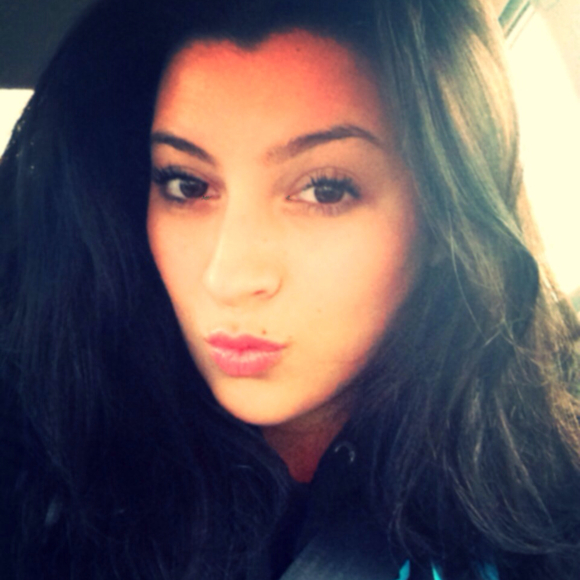 Profile Picture of Michelle Amaya (@michibell22) on Poshmark