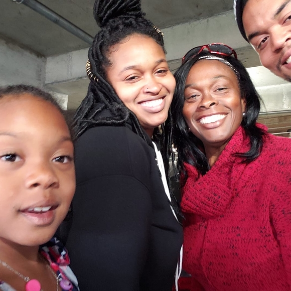 Profile Picture of Loretta Knight (@loretta_knight) on Poshmark