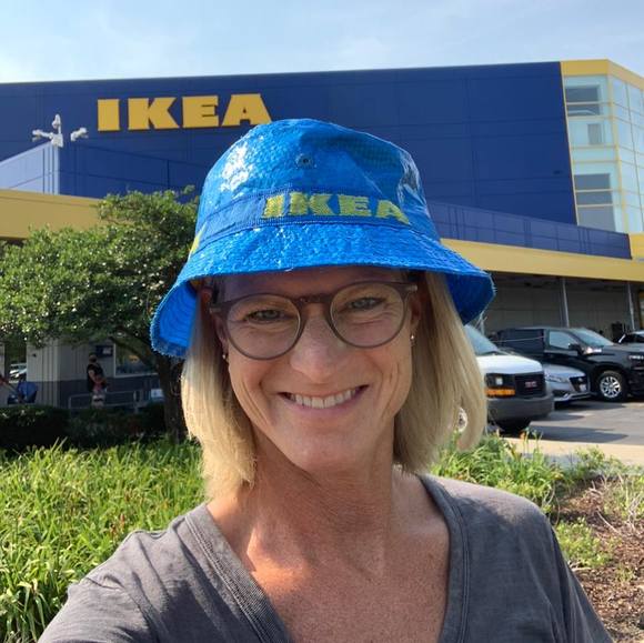 Profile Picture of Amy Sluiter (@amy_sluiter) on Poshmark