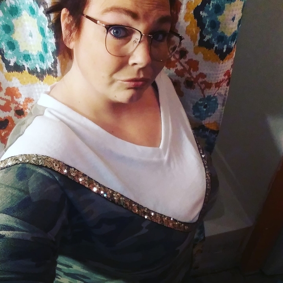 Profile Picture of Amanda Jackson (@ddqueen17) on Poshmark