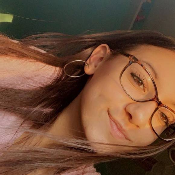 Profile Picture of Amanda Borgese (@amanda_borgese) on Poshmark