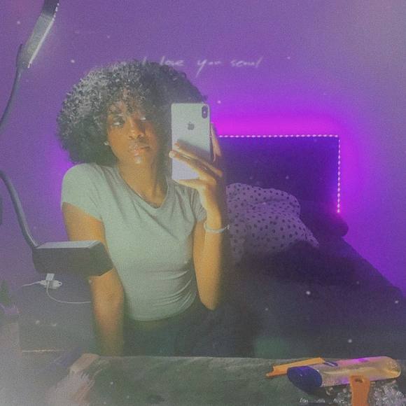 Profile Picture of Kendal Rice (@kendalkkkkk) on Poshmark