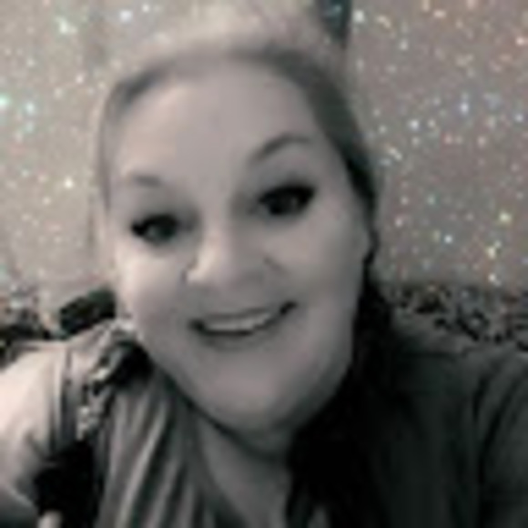 Profile Picture of Tina Andersen (@tinariley001) on Poshmark