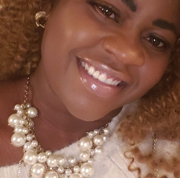 Profile Picture of Nichola James (@nikkiz4life) on Poshmark