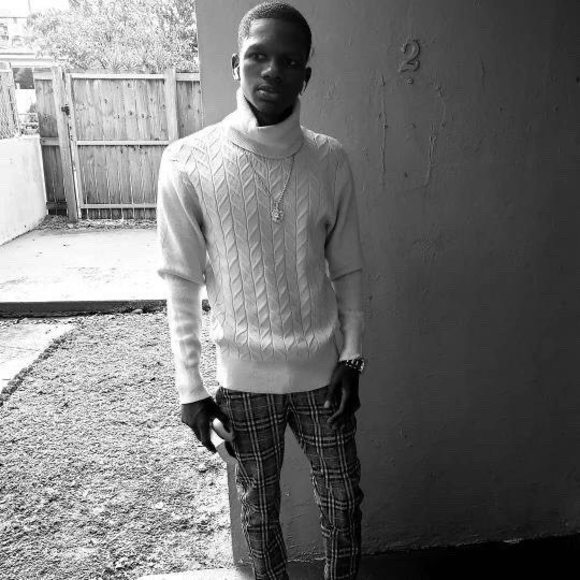 Profile Picture of Carlos Leonis (@leoniscarlos24) on Poshmark