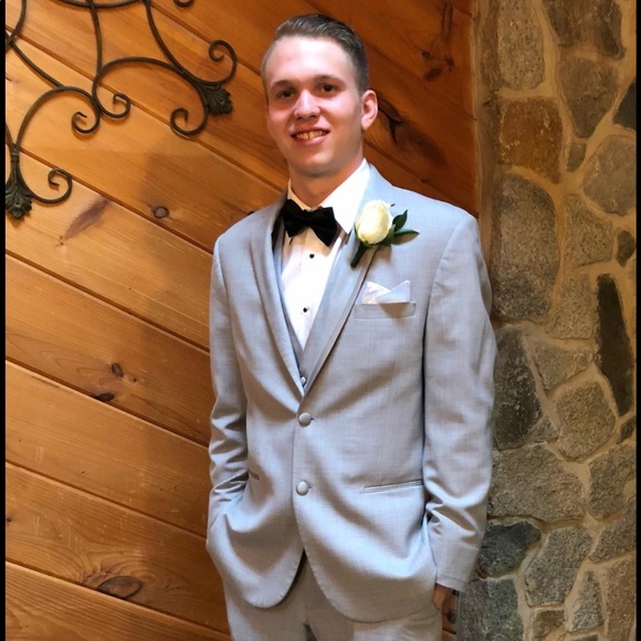 Profile Picture of Simon Roberts (@simon_roberts) on Poshmark