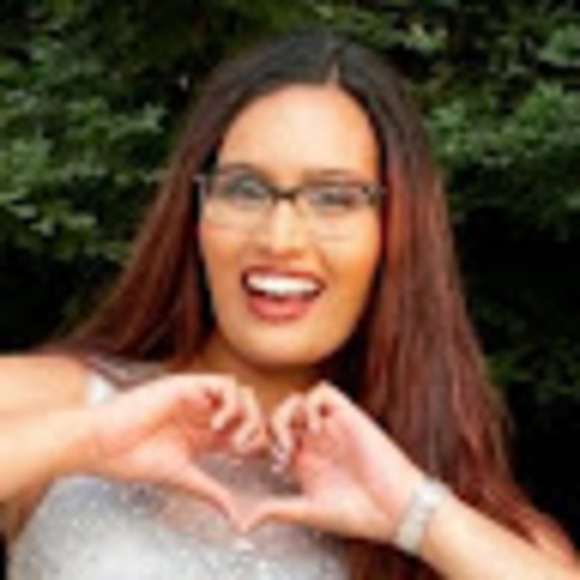Profile Picture of Maya Krishnan (@magicalmaya13) on Poshmark