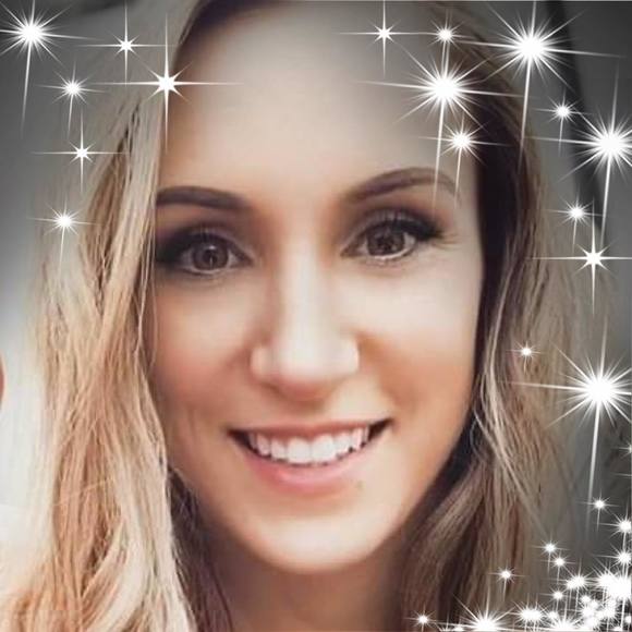 Profile Picture of Janet Carr hetmer (@janetleehetmer) on Poshmark