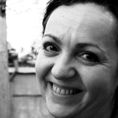 Profile Picture of Lucia Elmi (@NMElmiPoetry) on Twitter