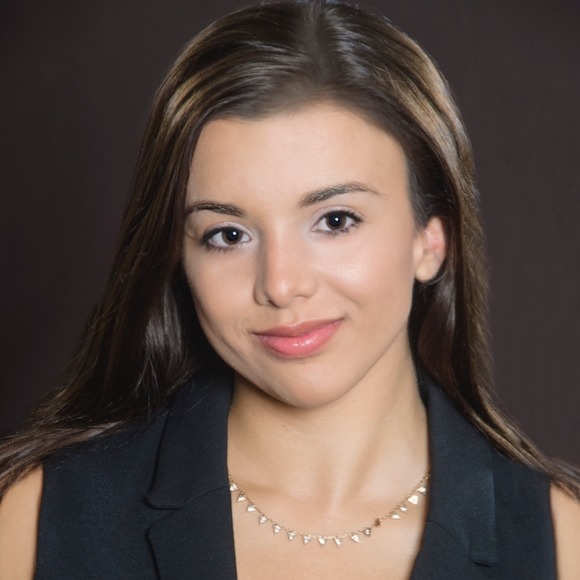 Profile Picture of Niki Backos (@nikibackos) on Poshmark